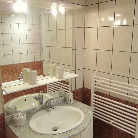 Beautiful In With Sauna Apartman
